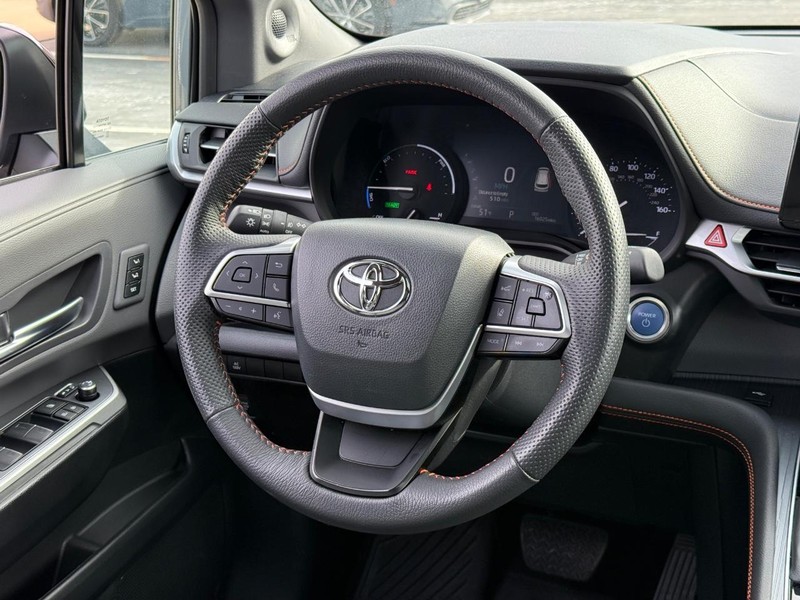 Toyota Sienna Vehicle Image 13