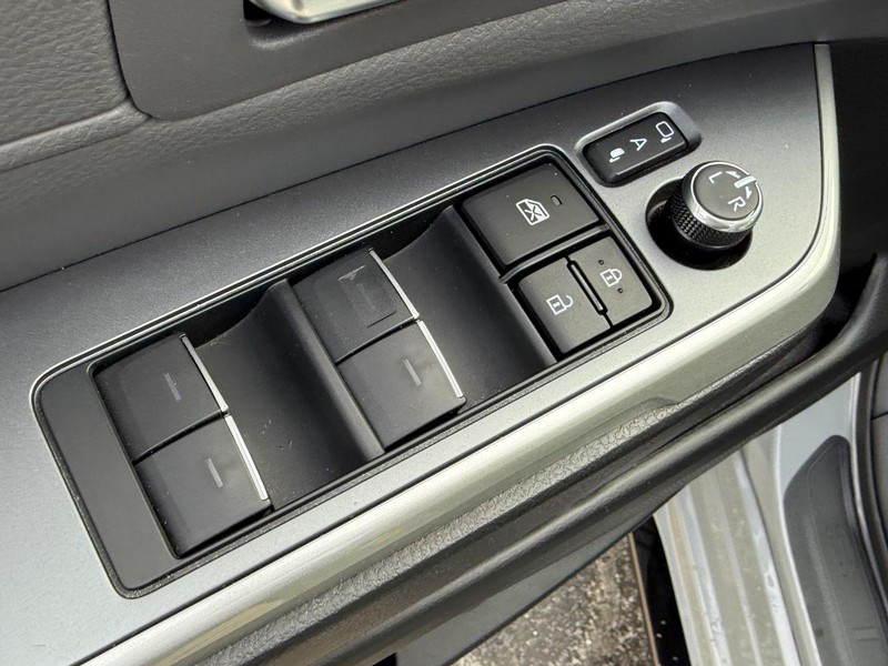 Toyota Sienna Vehicle Image 15
