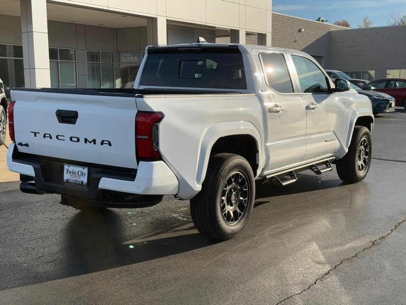 Toyota Tacoma 4WD Vehicle Image 3