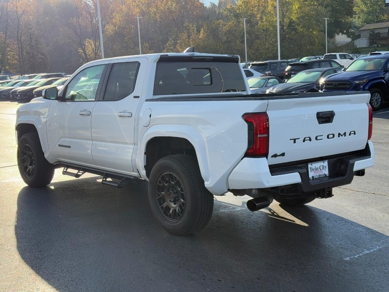 Toyota Tacoma 4WD Vehicle Image 6