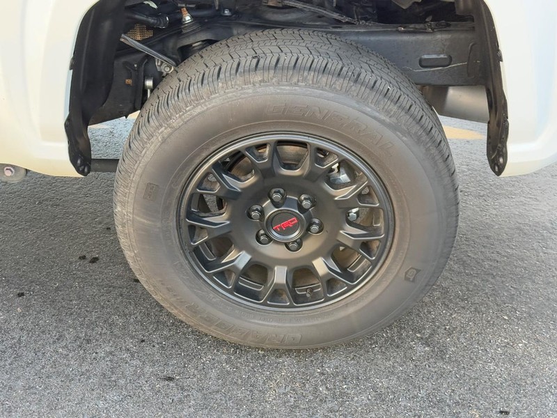 Toyota Tacoma 4WD Vehicle Image 7