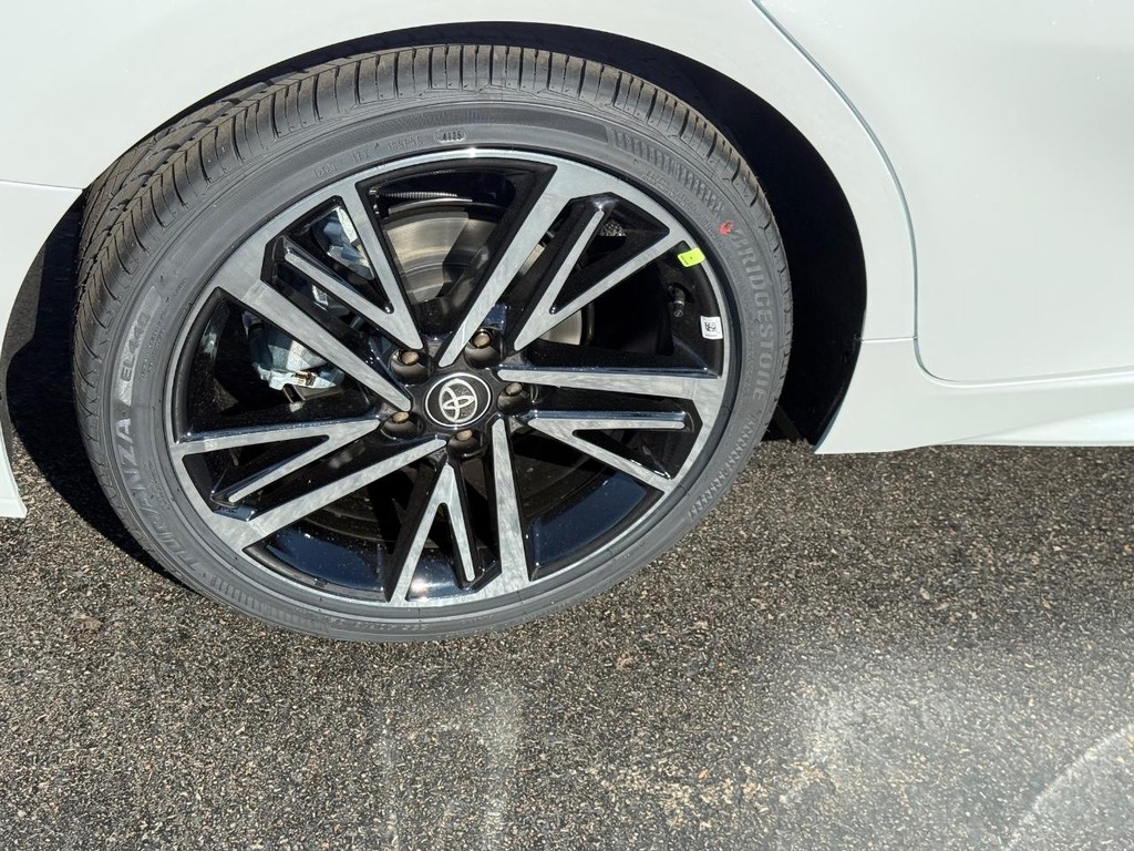 Toyota Camry Vehicle Image 5