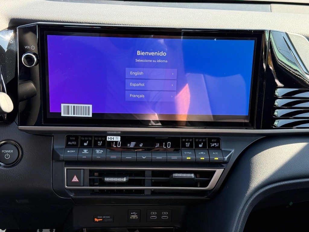 Toyota Camry Vehicle Image 9