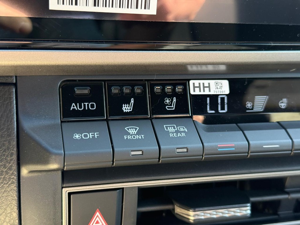 Toyota Camry Vehicle Image 17