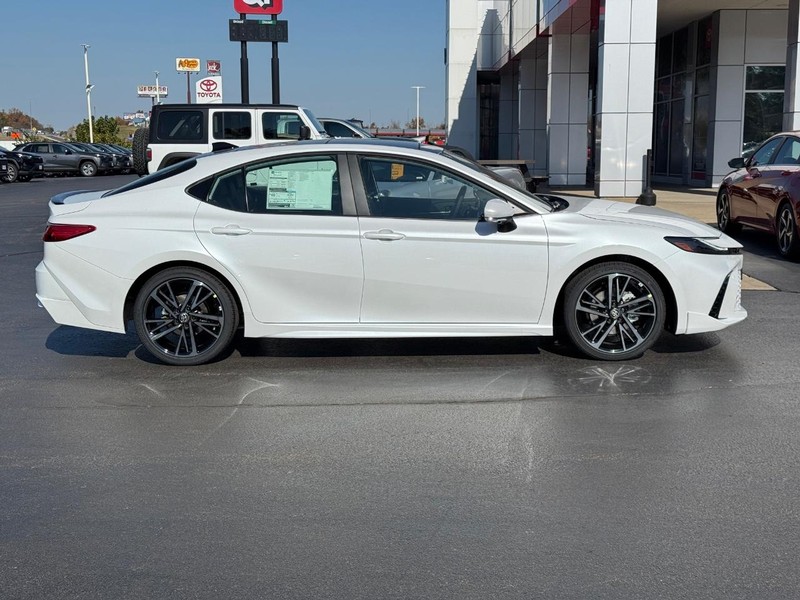 Toyota Camry Vehicle Image 2