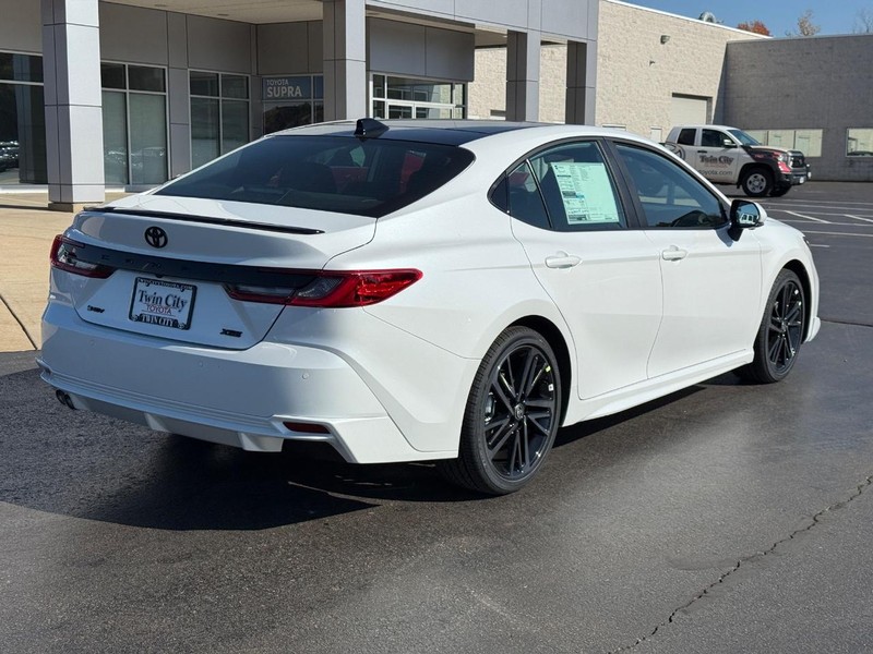 Toyota Camry Vehicle Image 3