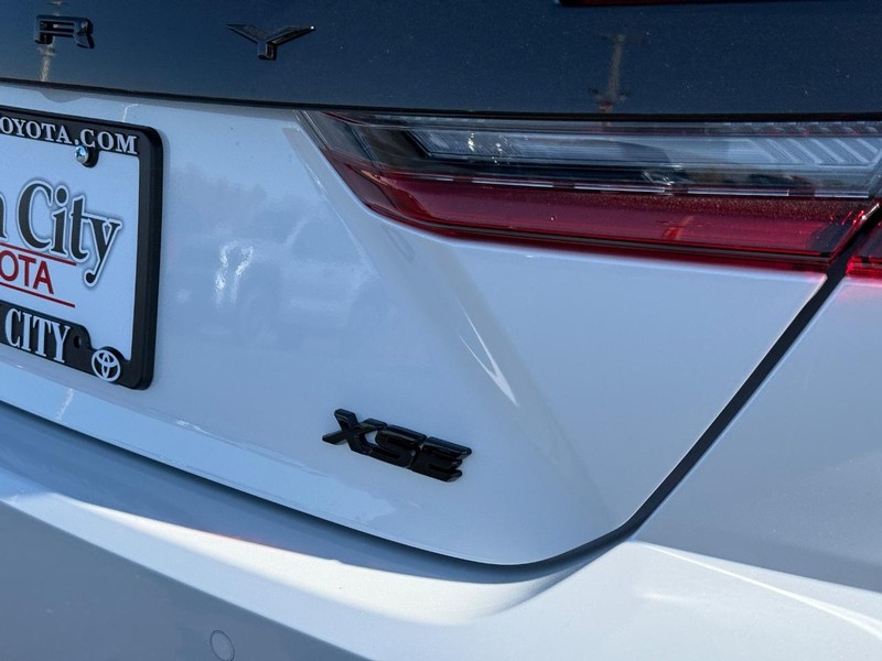 Toyota Camry Vehicle Image 4