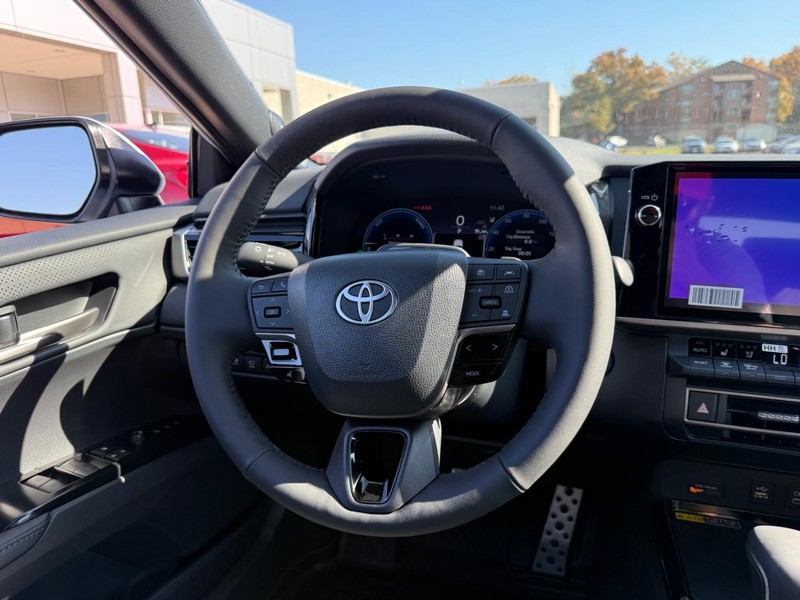 Toyota Camry Vehicle Image 8