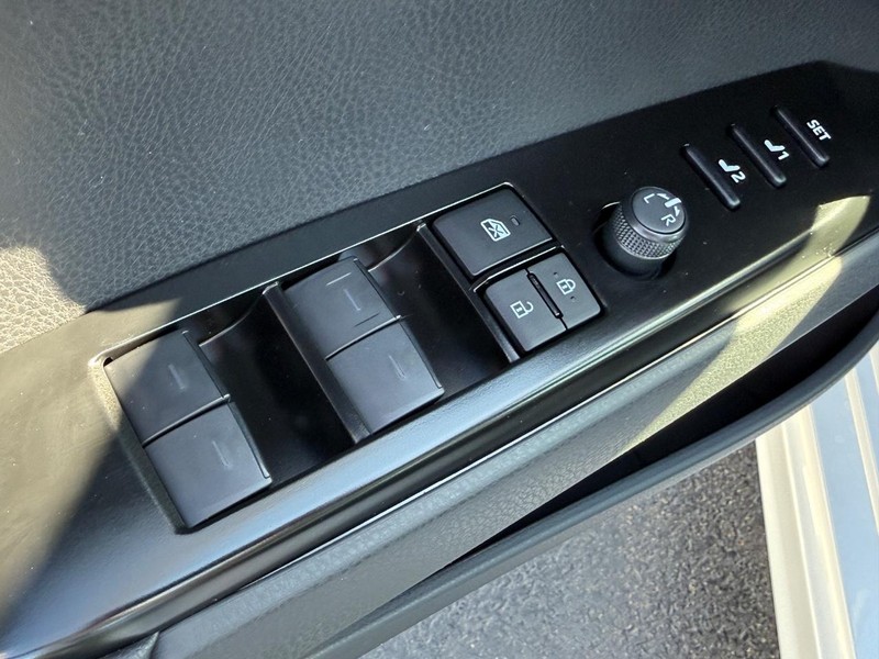 Toyota Camry Vehicle Image 10