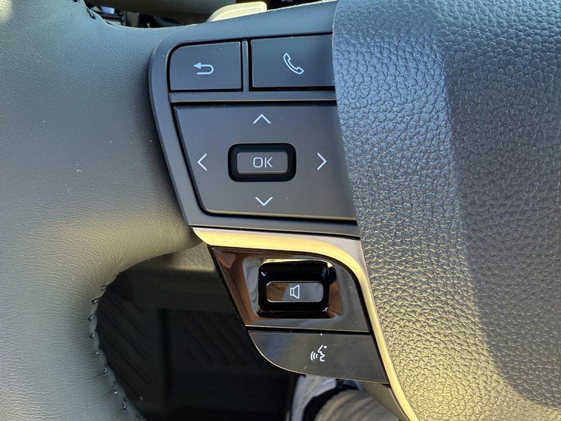 Toyota Camry Vehicle Image 13