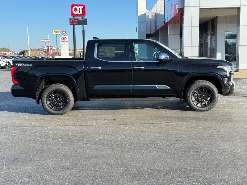 Toyota Tundra 4WD Vehicle Image 2