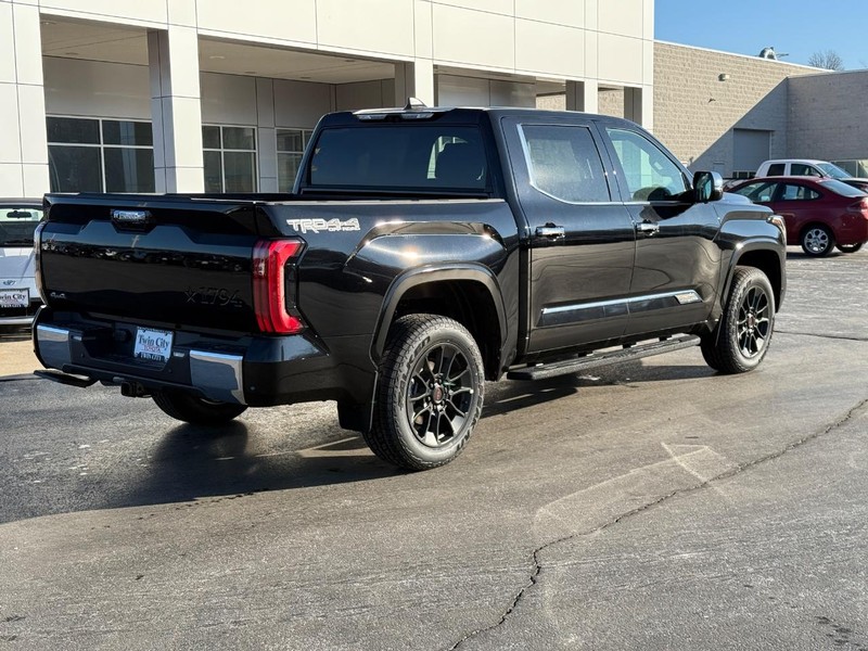 Toyota Tundra 4WD Vehicle Image 3