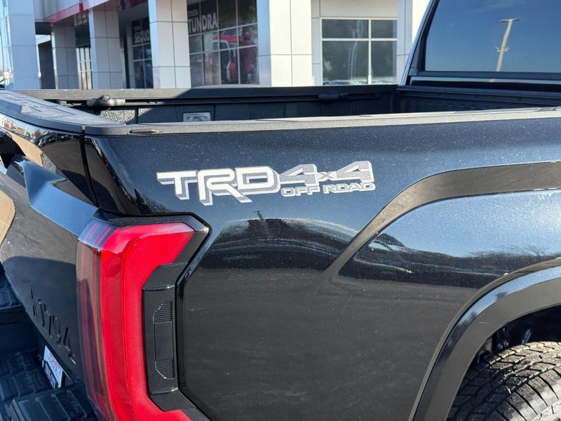 Toyota Tundra 4WD Vehicle Image 4