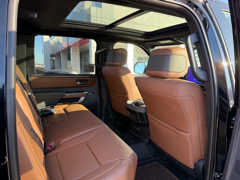 Toyota Tundra 4WD Vehicle Image 7