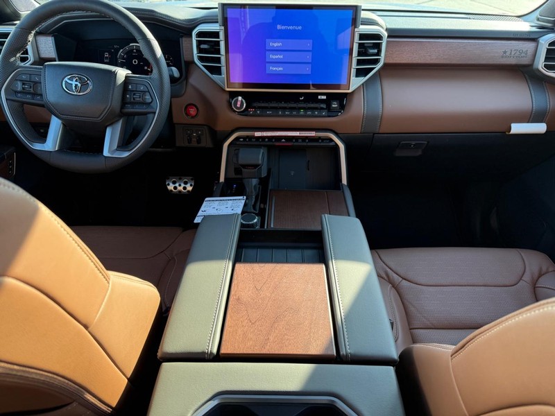 Toyota Tundra 4WD Vehicle Image 8