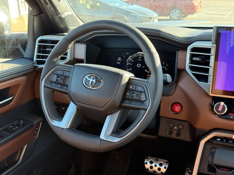 Toyota Tundra 4WD Vehicle Image 9