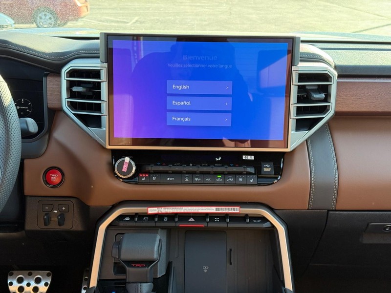 Toyota Tundra 4WD Vehicle Image 10