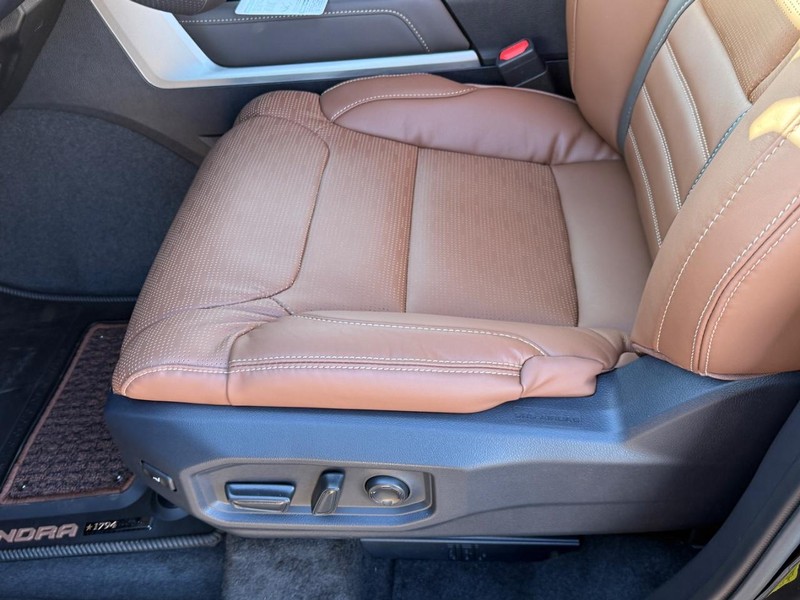 Toyota Tundra 4WD Vehicle Image 13