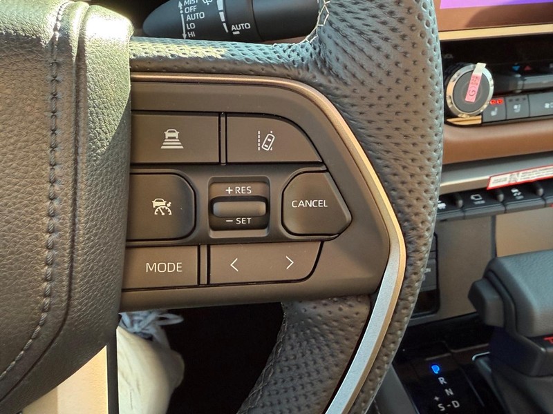 Toyota Tundra 4WD Vehicle Image 16