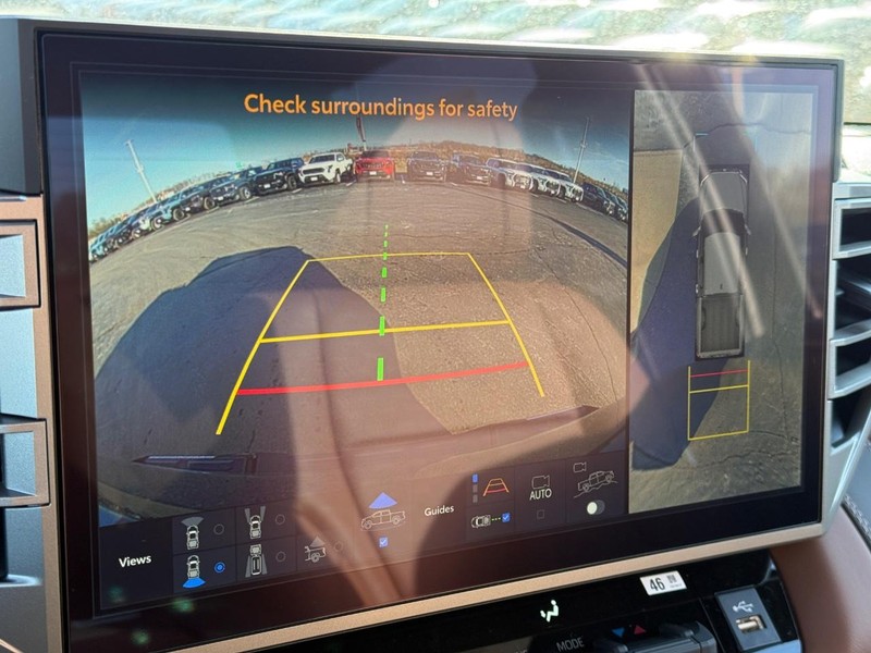 Toyota Tundra 4WD Vehicle Image 18