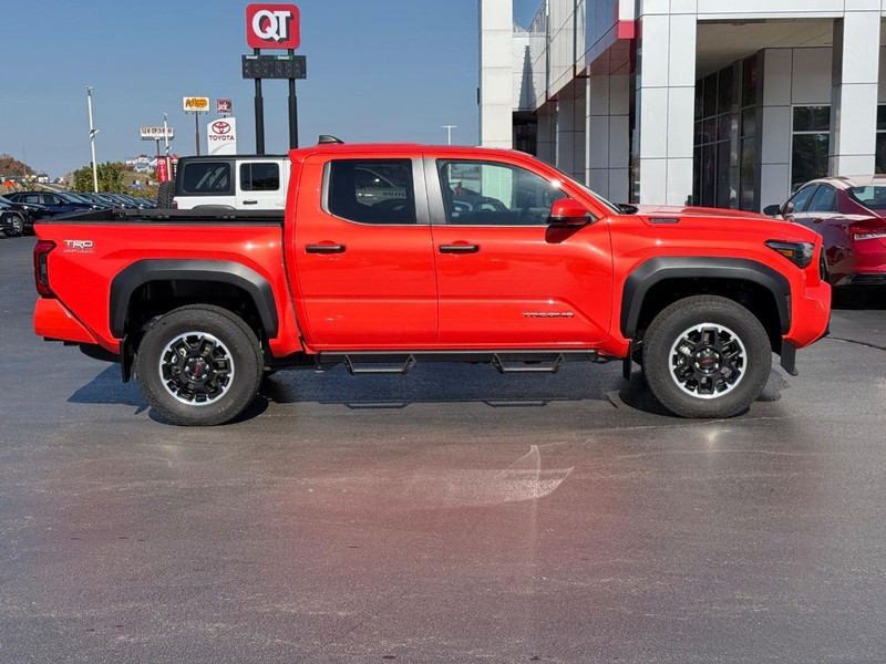 Toyota Tacoma 4WD Vehicle Image 2