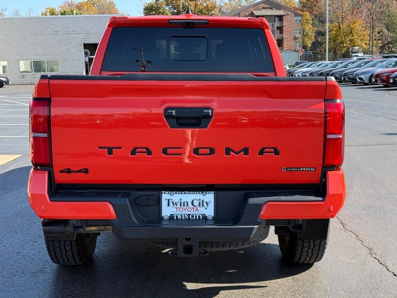 Toyota Tacoma 4WD Vehicle Image 5