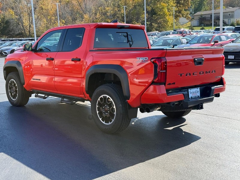 Toyota Tacoma 4WD Vehicle Image 7
