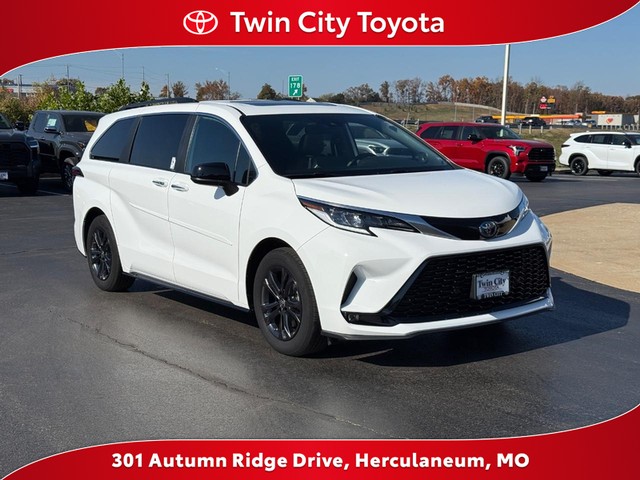 2024 Toyota Sienna XSE's photo