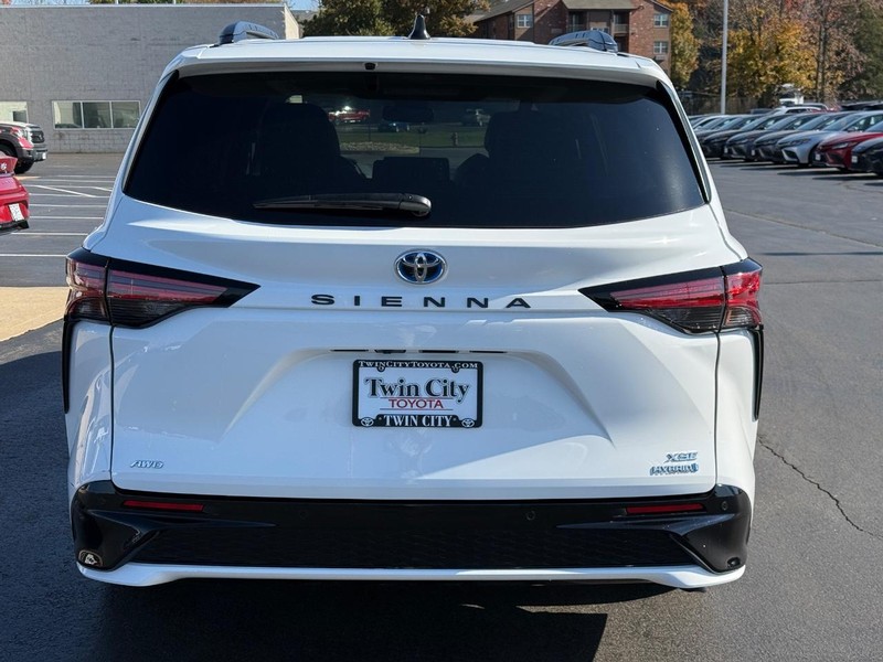 Toyota Sienna Vehicle Image 5