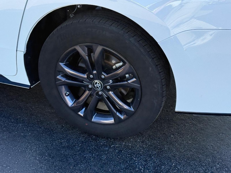 Toyota Sienna Vehicle Image 8