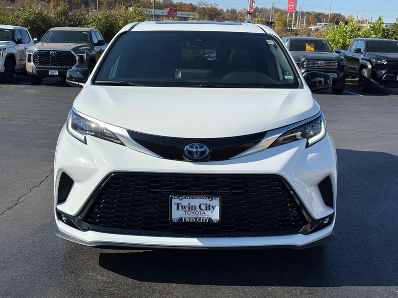 Toyota Sienna Vehicle Image 10