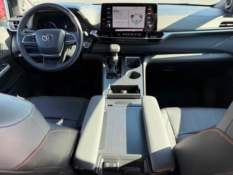 Toyota Sienna Vehicle Image 13