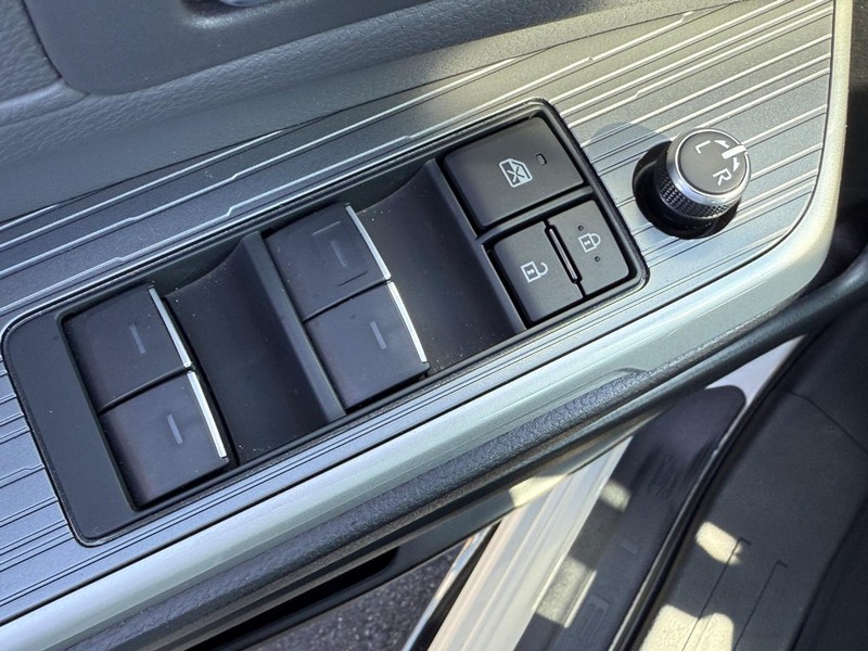 Toyota Sienna Vehicle Image 16