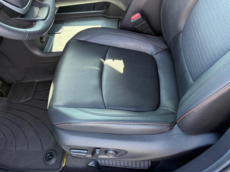 Toyota Sienna Vehicle Image 17