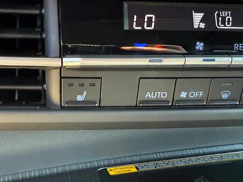 Toyota Sienna Vehicle Image 23