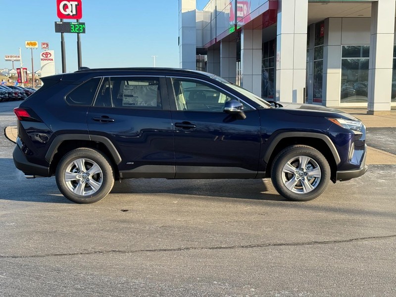 Toyota RAV4 Vehicle Image 2