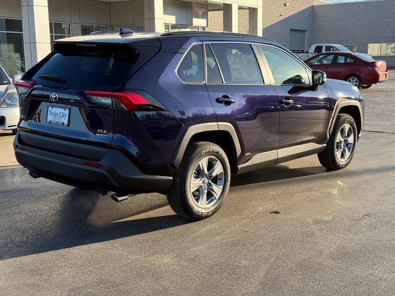 Toyota RAV4 Vehicle Image 3