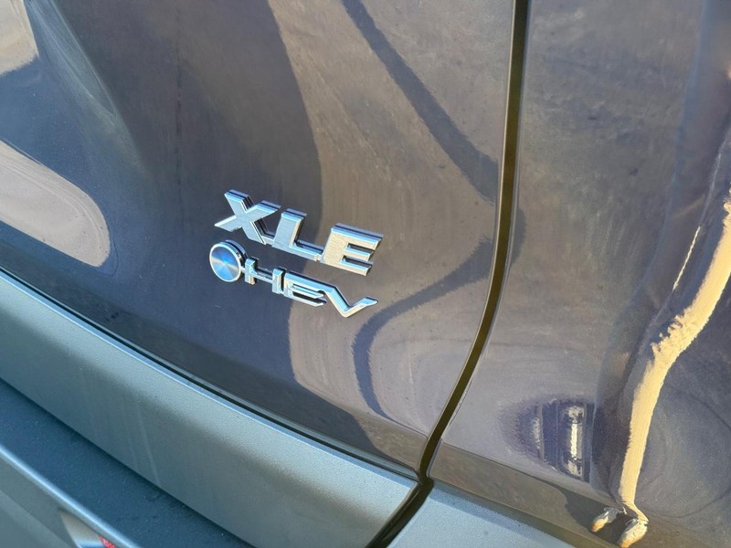 Toyota RAV4 Vehicle Image 4