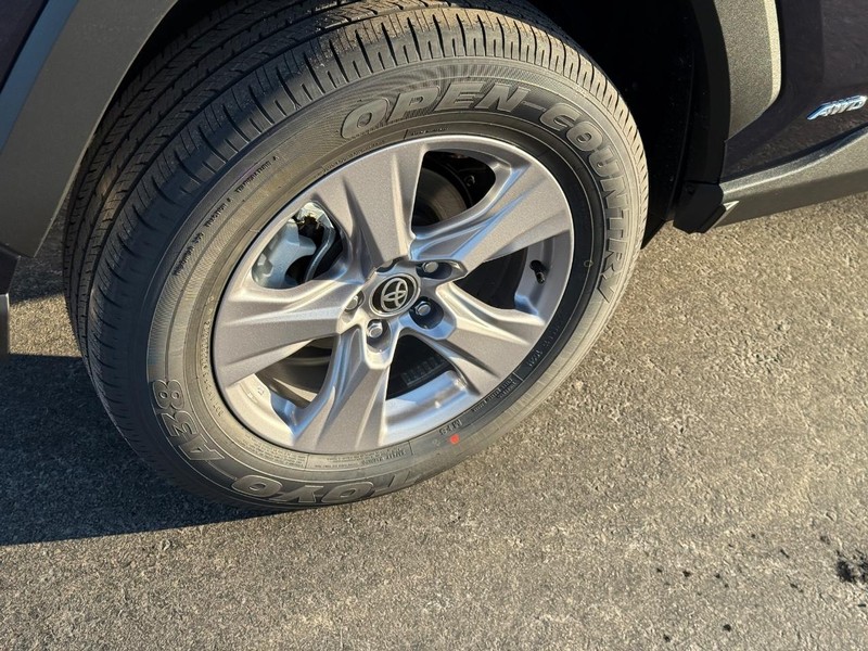 Toyota RAV4 Vehicle Image 5