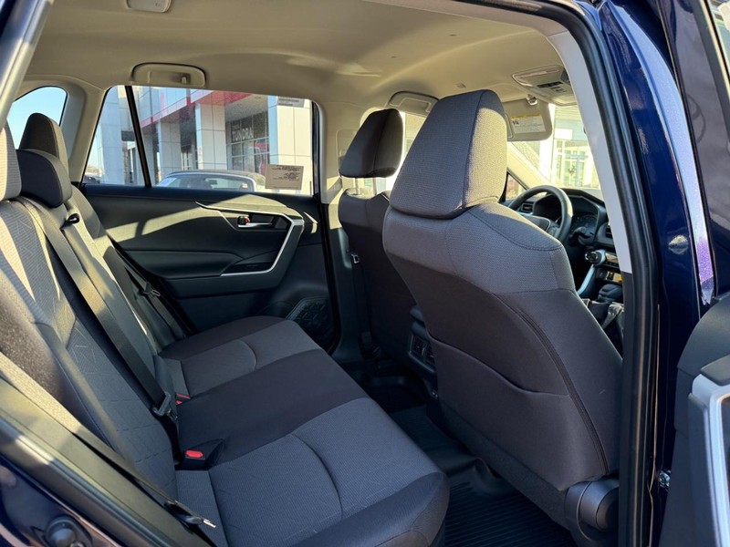 Toyota RAV4 Vehicle Image 6