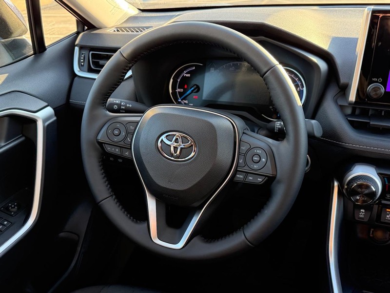 Toyota RAV4 Vehicle Image 8