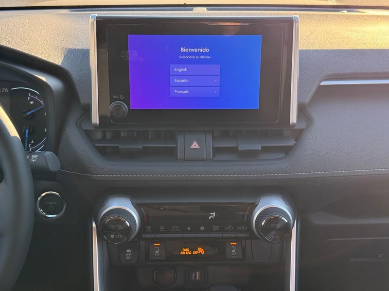 Toyota RAV4 Vehicle Image 9