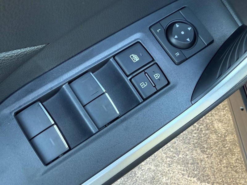 Toyota RAV4 Vehicle Image 10