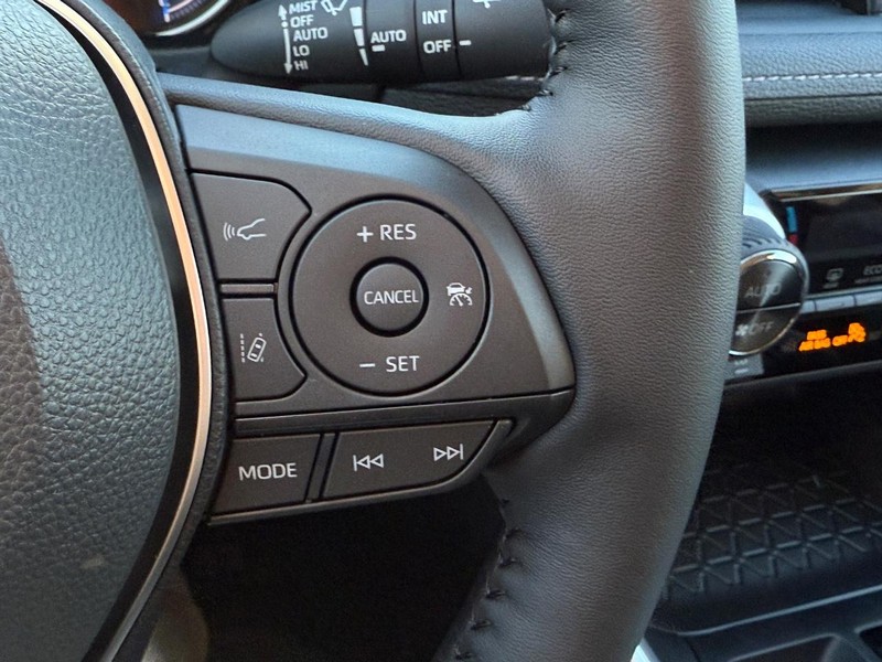 Toyota RAV4 Vehicle Image 13