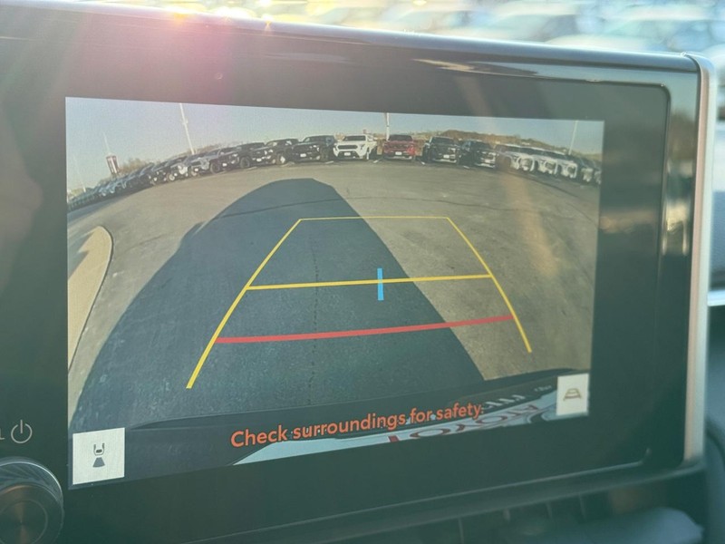 Toyota RAV4 Vehicle Image 15