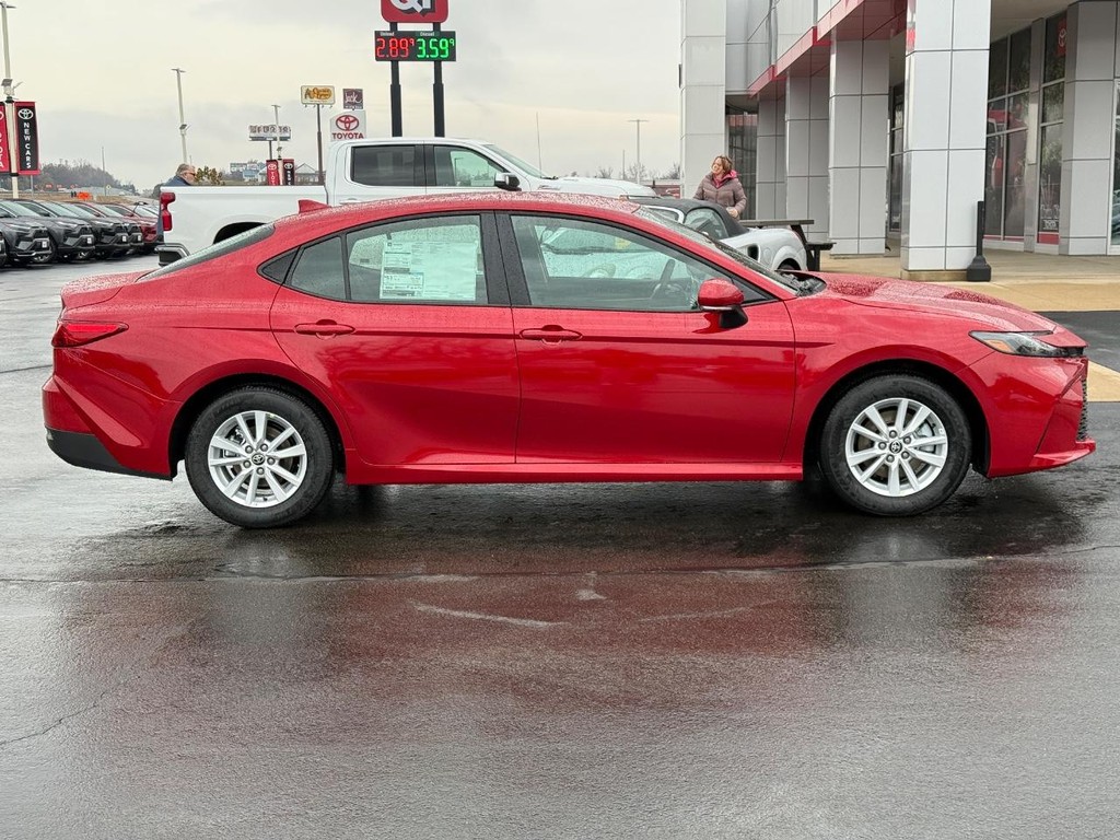 Toyota Camry Vehicle Image 2