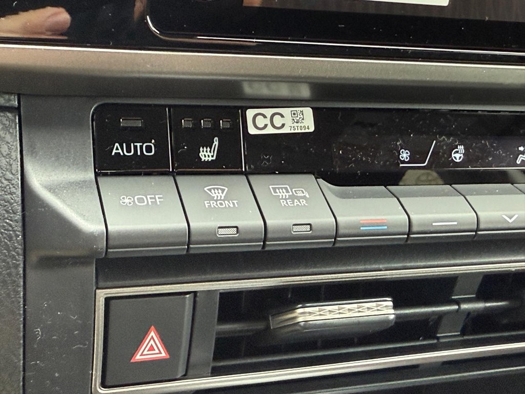 Toyota Camry Vehicle Image 16