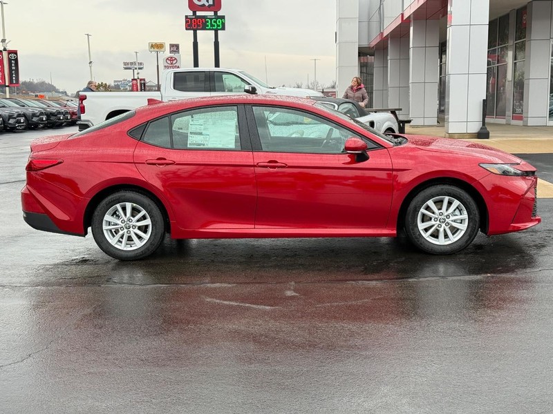 Toyota Camry Vehicle Image 2