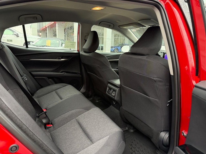 Toyota Camry Vehicle Image 6