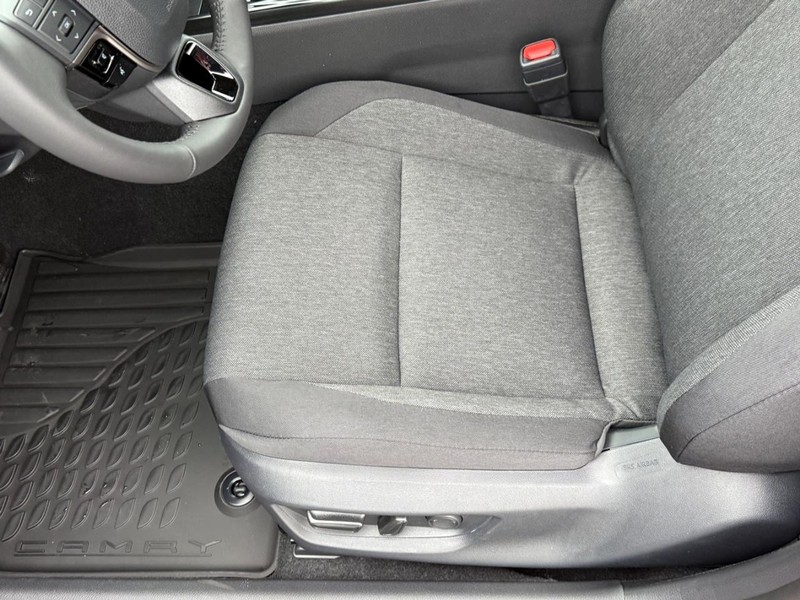 Toyota Camry Vehicle Image 11